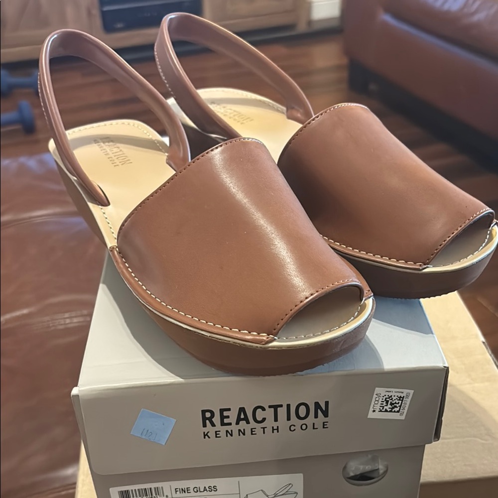 Kenneth Cole Reaction Tan Women's Sandals Fine Glass